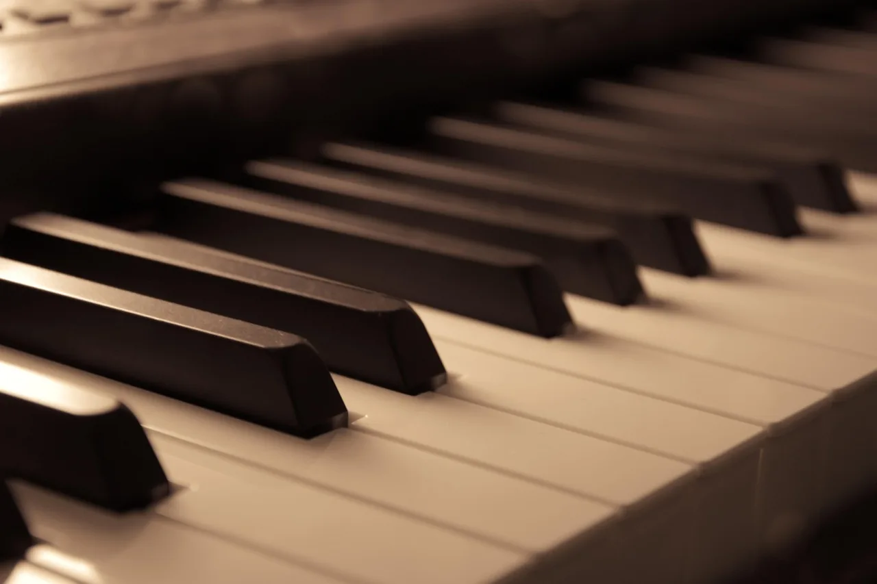 piano keyboard keys