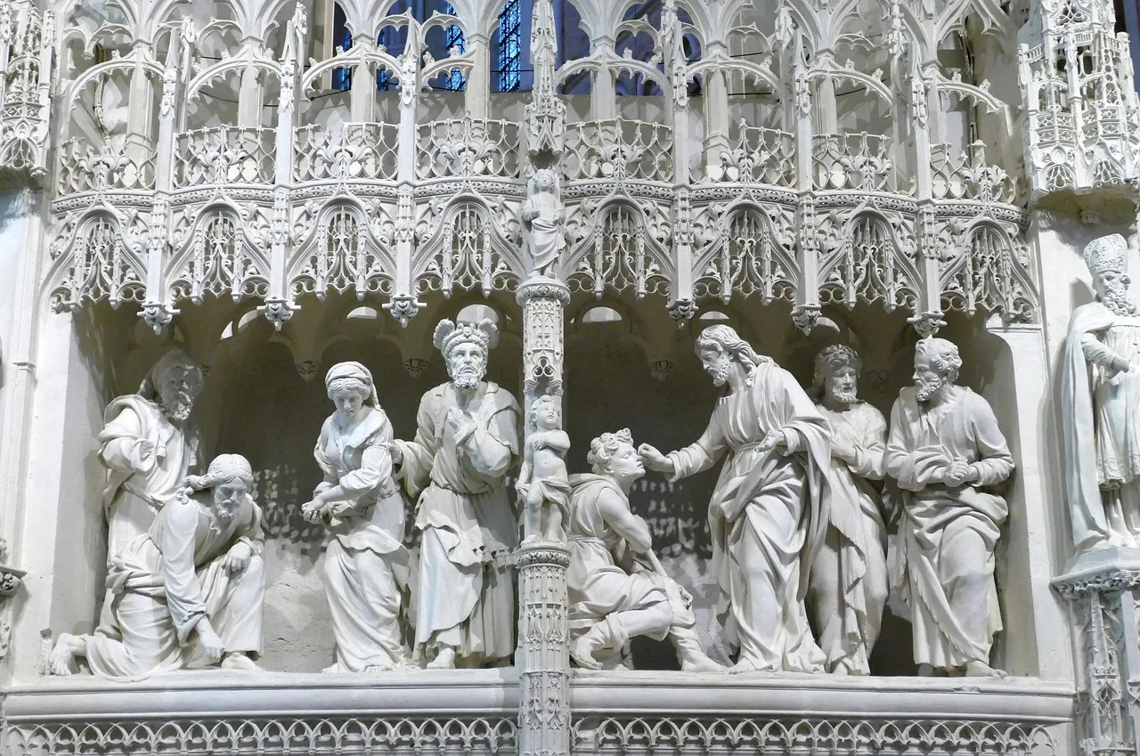 Religious Songs to Celebrate the Virgin Mary