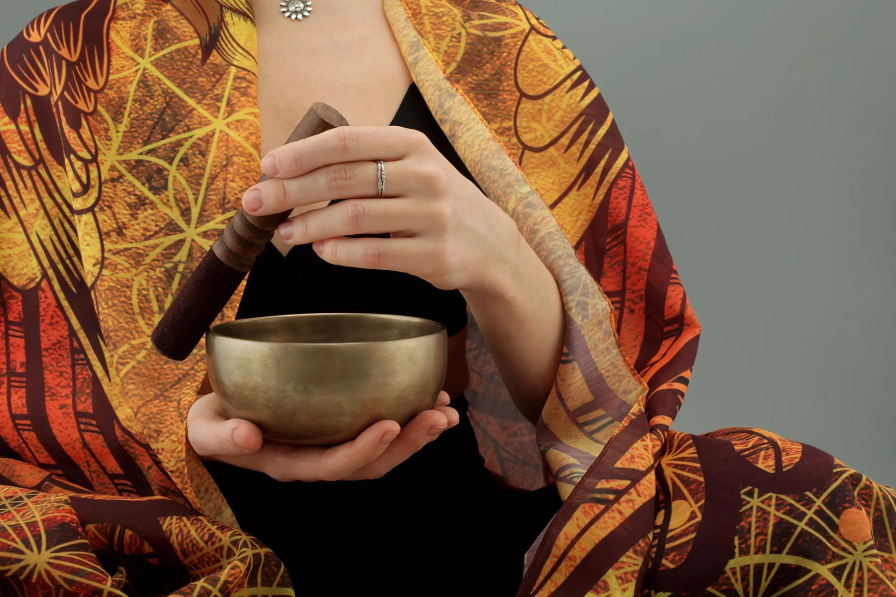 Bol chantant tibétain : comment le faire chanter facilement