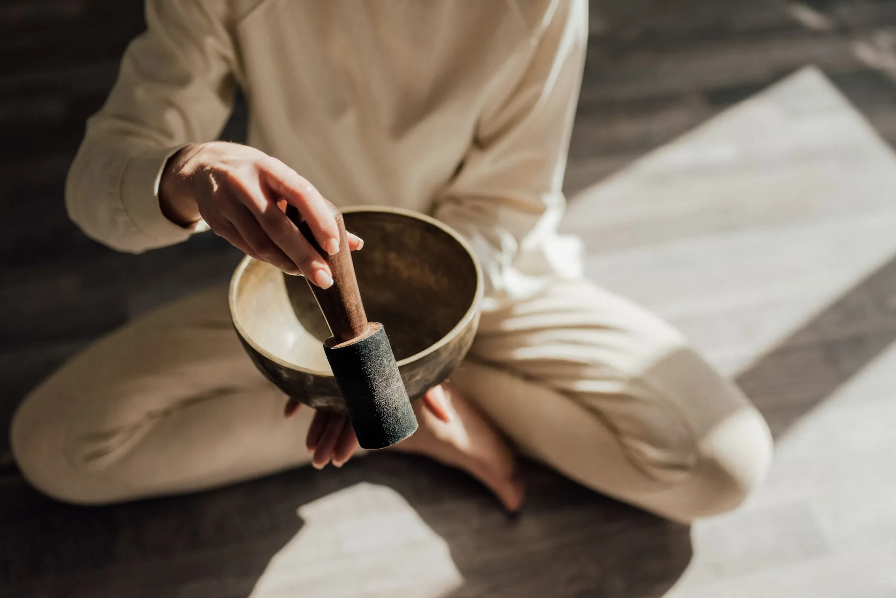Sound therapy with a Tibetan bowl Sound therapy with a Tibetan bowl