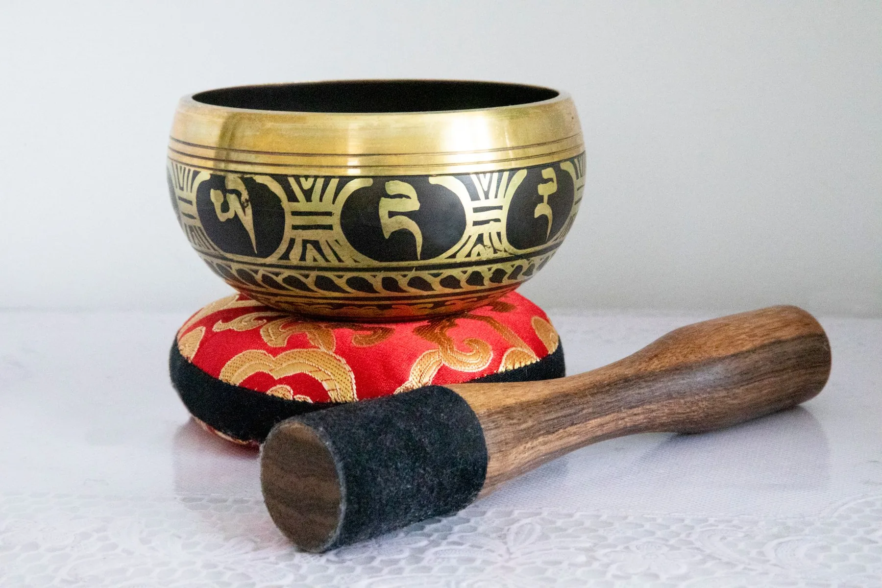 Bol tibétain traditionnel avec maillet Bol tibétain traditionnel avec maillet