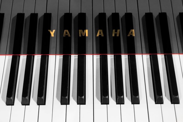 Les meilleurs pianos Yamaha U1 d'occasion en France en 2026 au banc d'essai