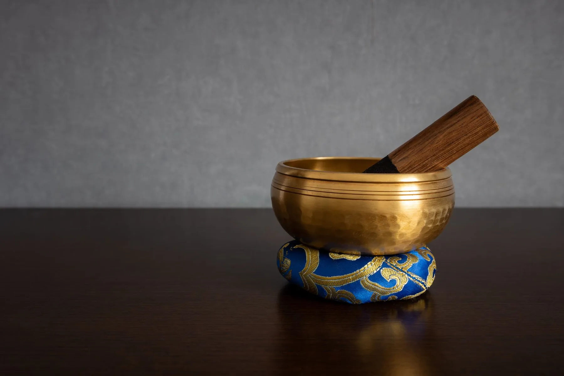 Sounds of Tibetan Bowls: How to Create a Relaxing Atmosphere