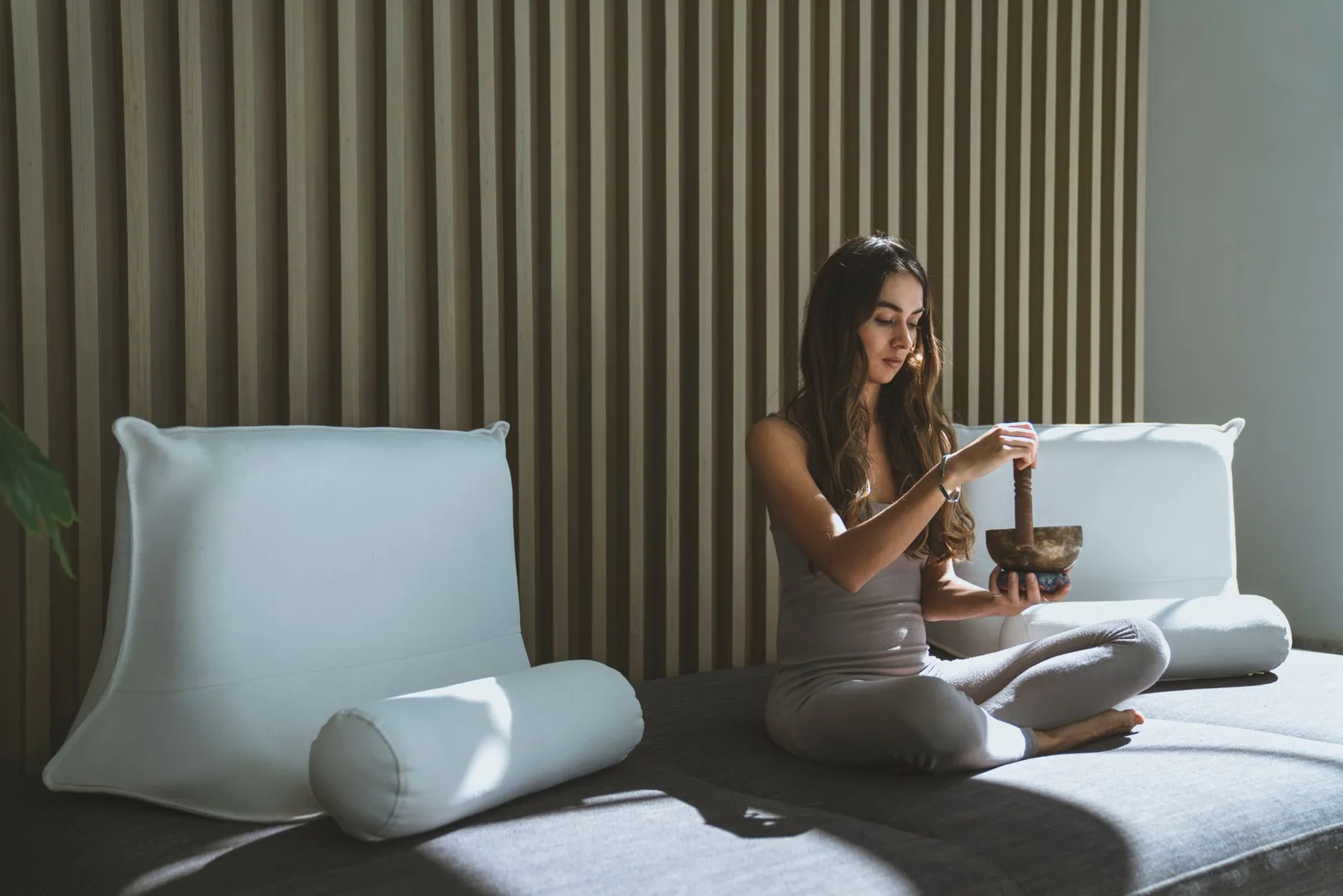 Tibetan Bowl Massage: How a Session Unfolds and Practical Advice