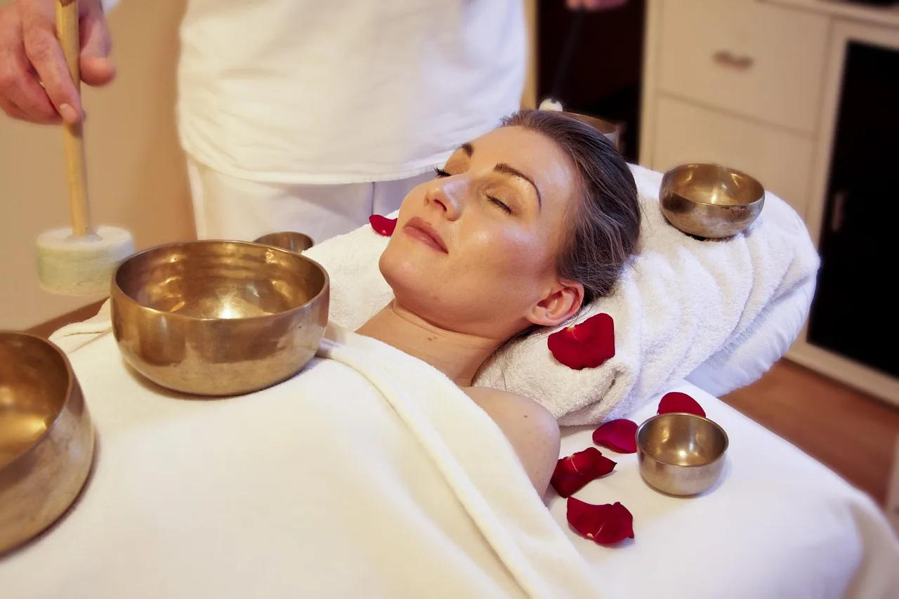 Massage sonore avec bols tibétains Massage sonore avec bols tibétains